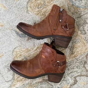 Teva Anaya Booties 🥾